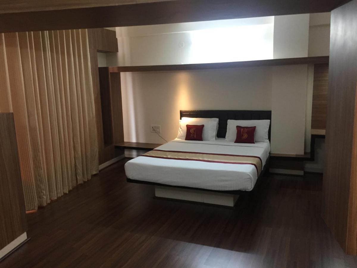 Hotel Grand Bee Bangalore Bagian luar foto