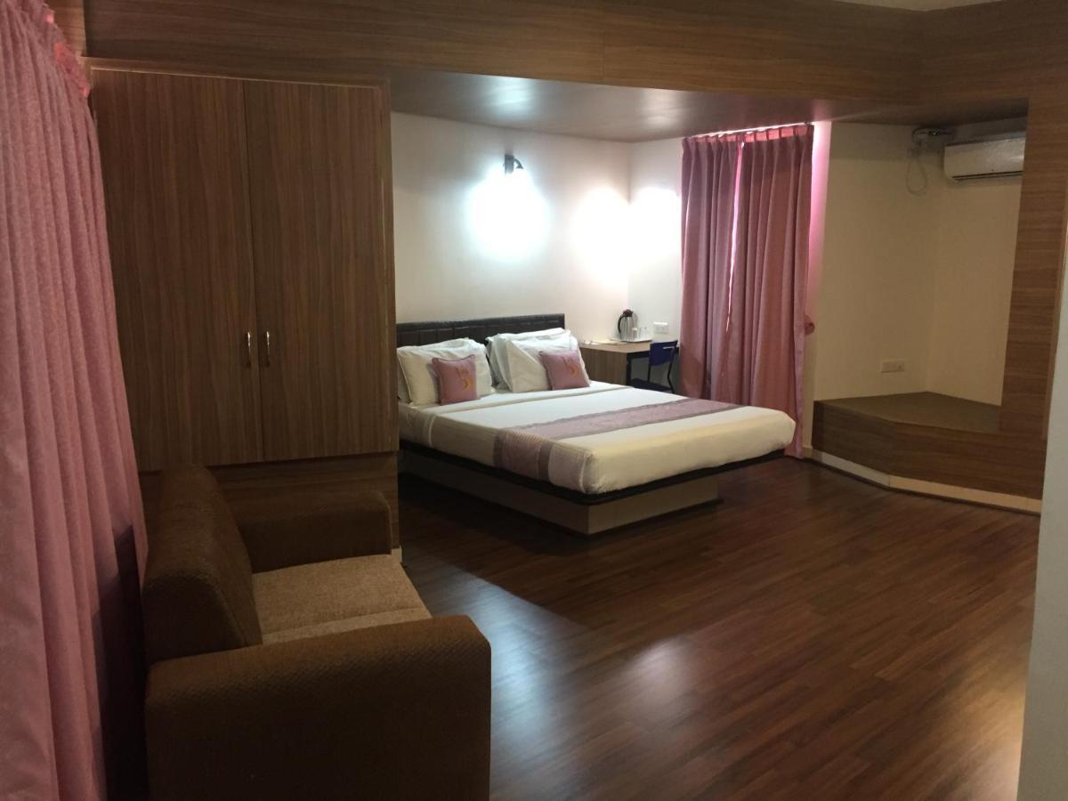 Hotel Grand Bee Bangalore Bagian luar foto