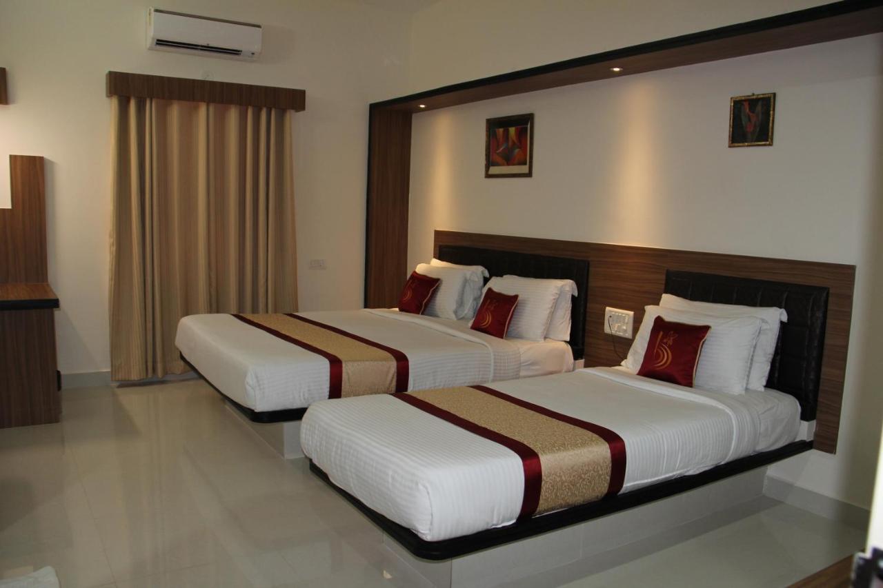 Hotel Grand Bee Bangalore Bagian luar foto