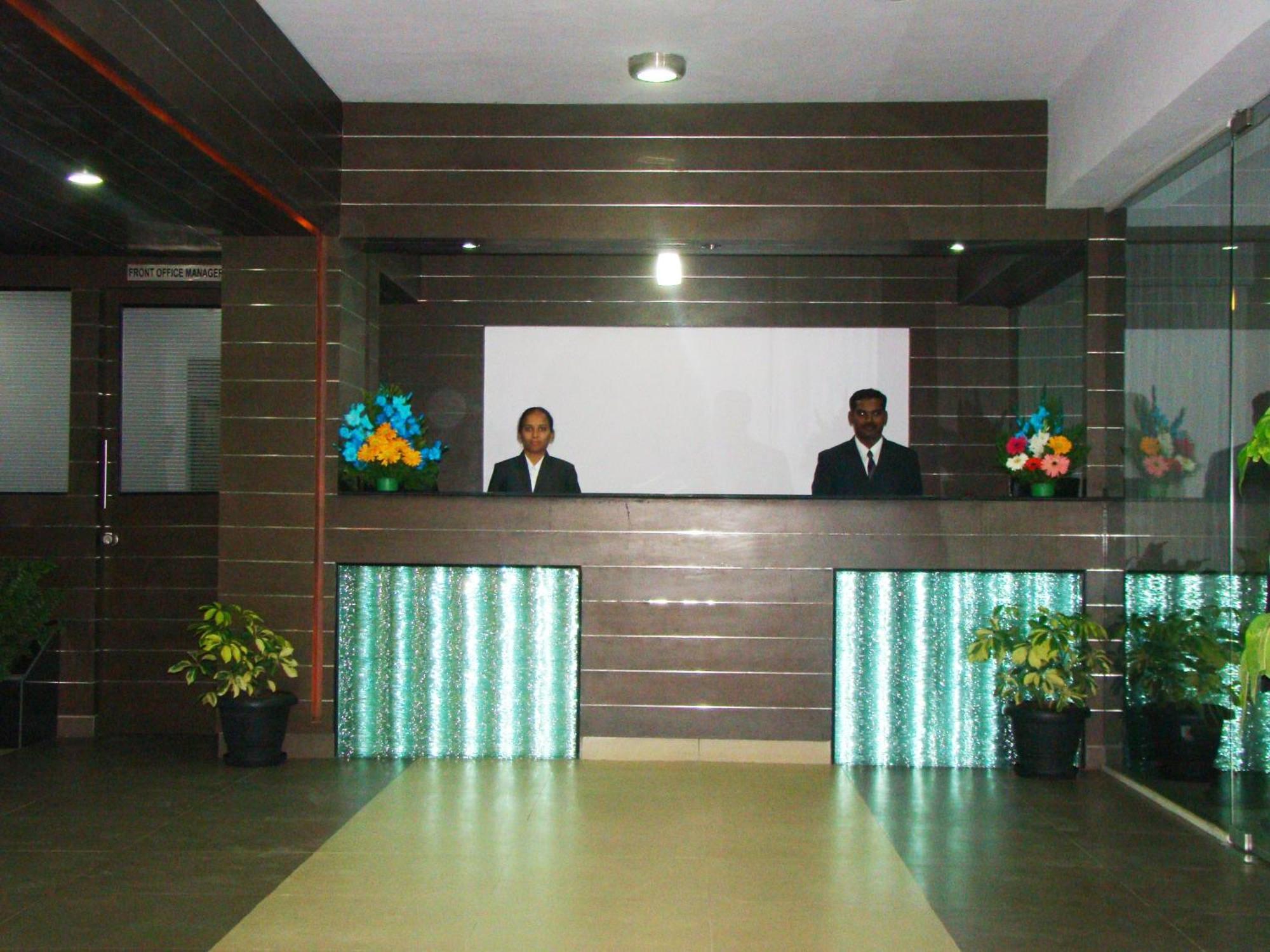 Hotel Grand Bee Bangalore Bagian luar foto