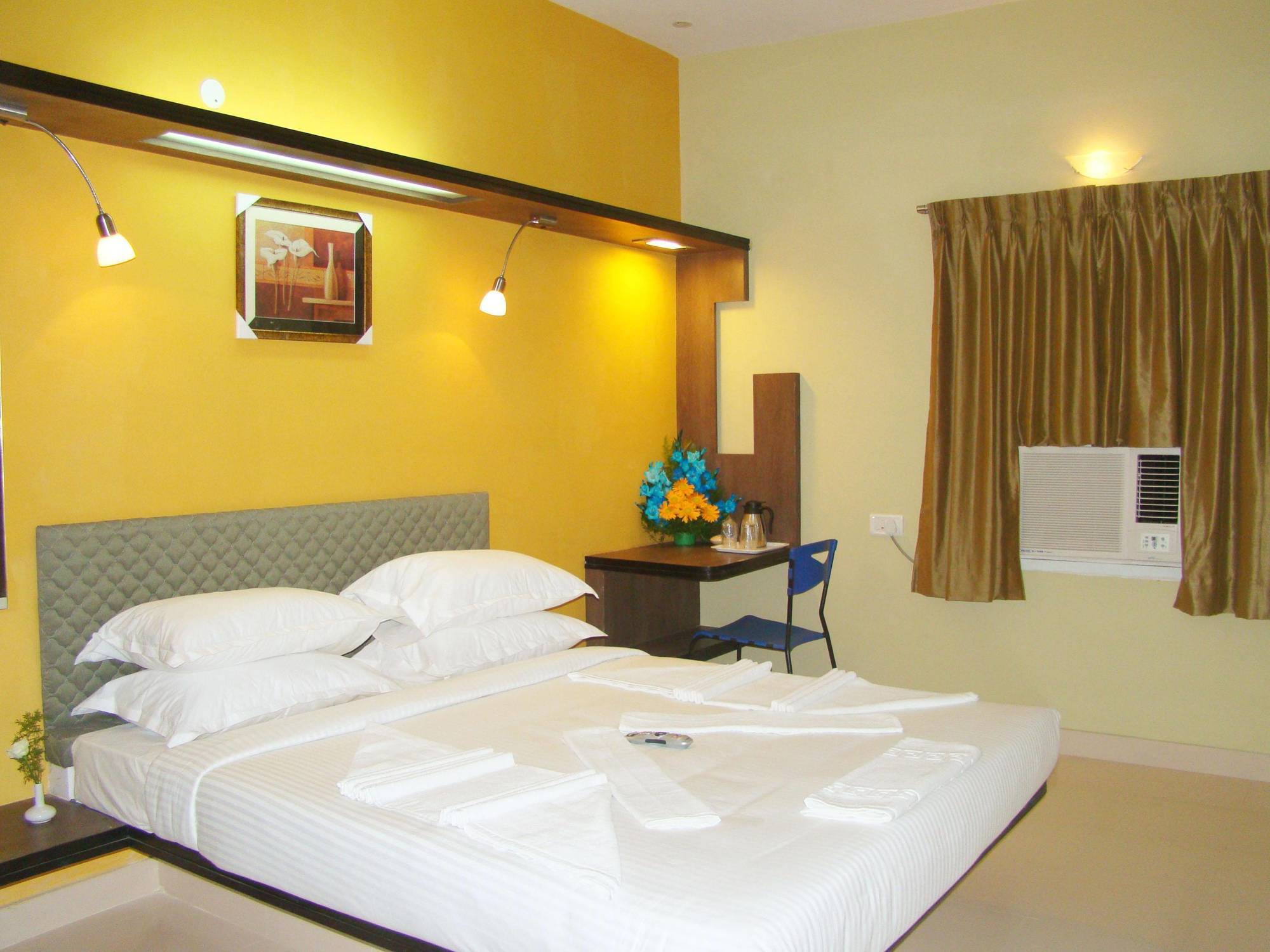 Hotel Grand Bee Bangalore Bagian luar foto